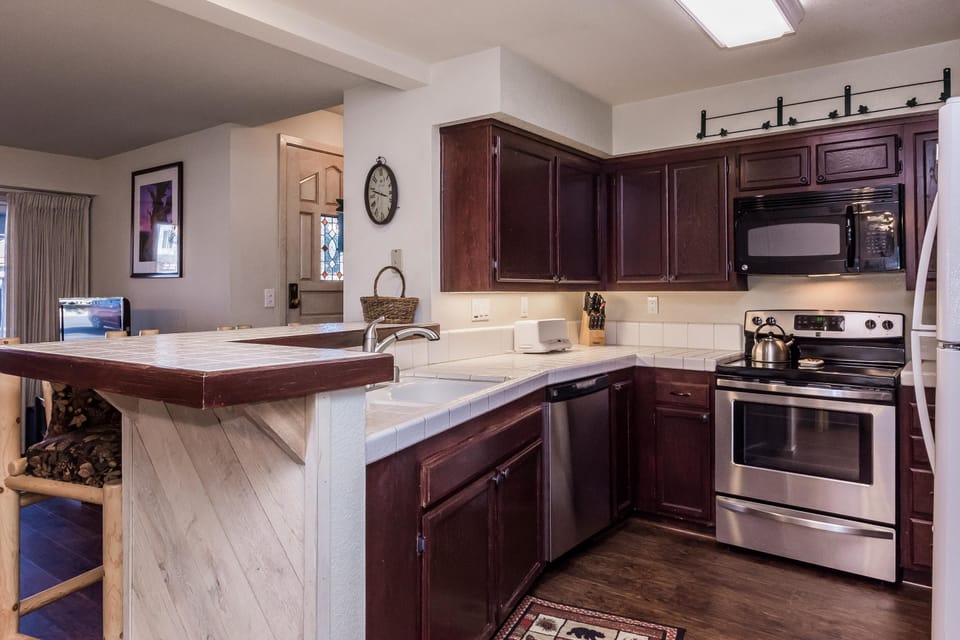 Condo, 2 Bedrooms (Snowcreek #613 Phase IV) | Private kitchen | Fridge, microwave, oven, stovetop