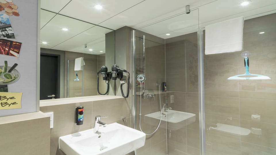 Shower, free toiletries, hair dryer, towels
