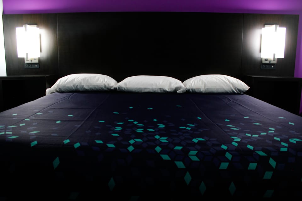 Standard Single Room, 1 King Bed | Desk, iron/ironing board, free WiFi, bed sheets