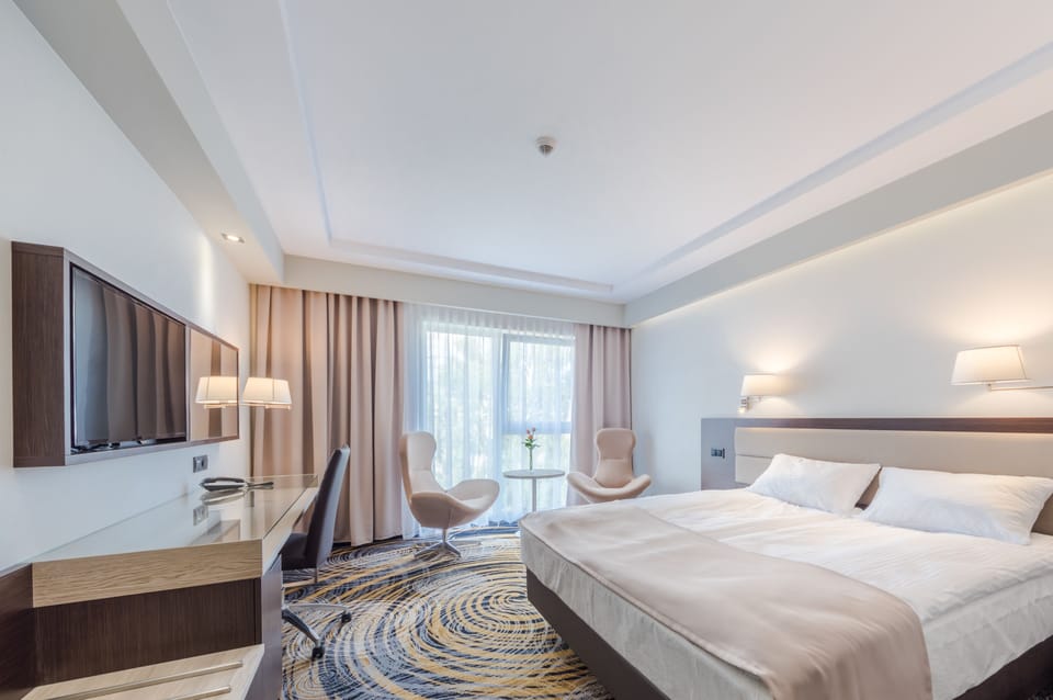 In-room safe, desk, soundproofing, iron/ironing board