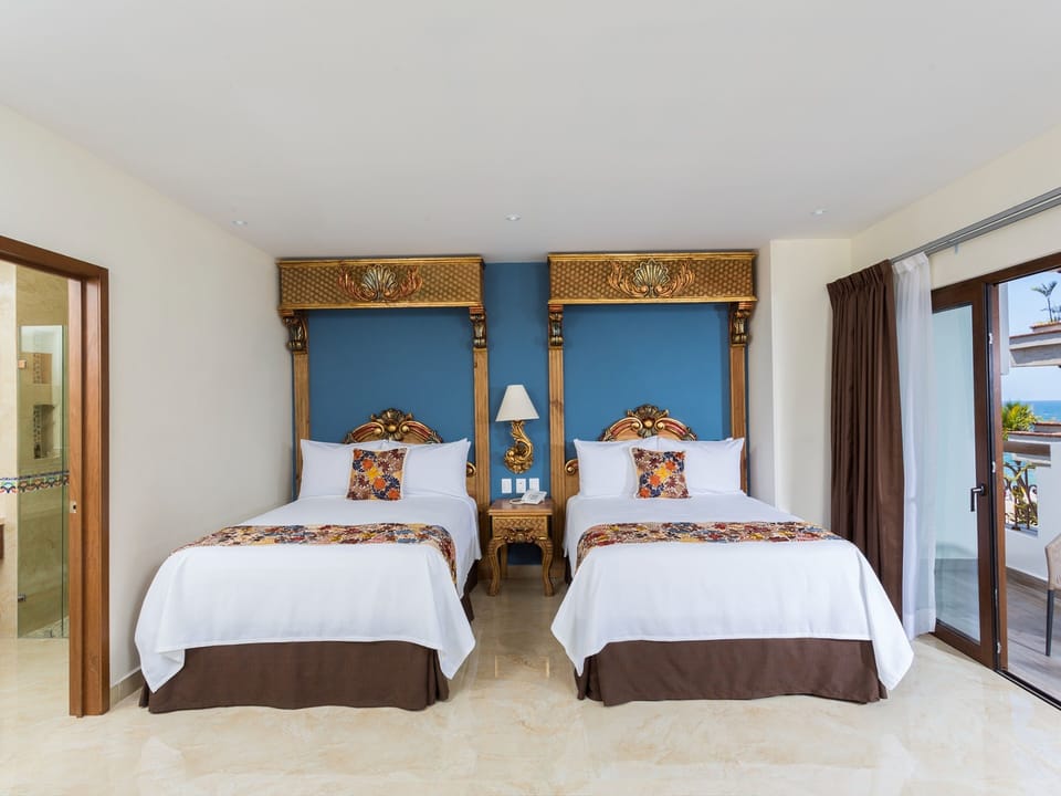 Premium Double Room | In-room safe, iron/ironing board, free wired internet, bed sheets