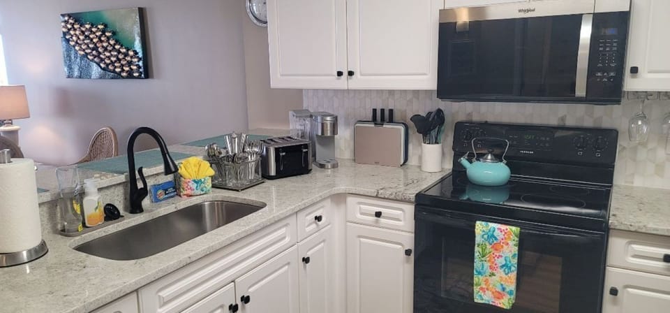 2026 Kitchen upgrades!  New granite and marble backsplash