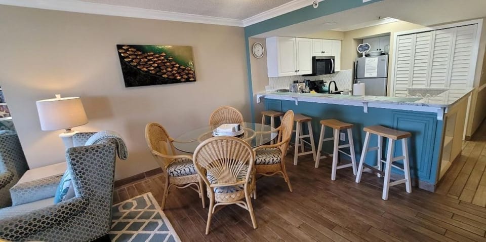 Dine in!  Seating for 8