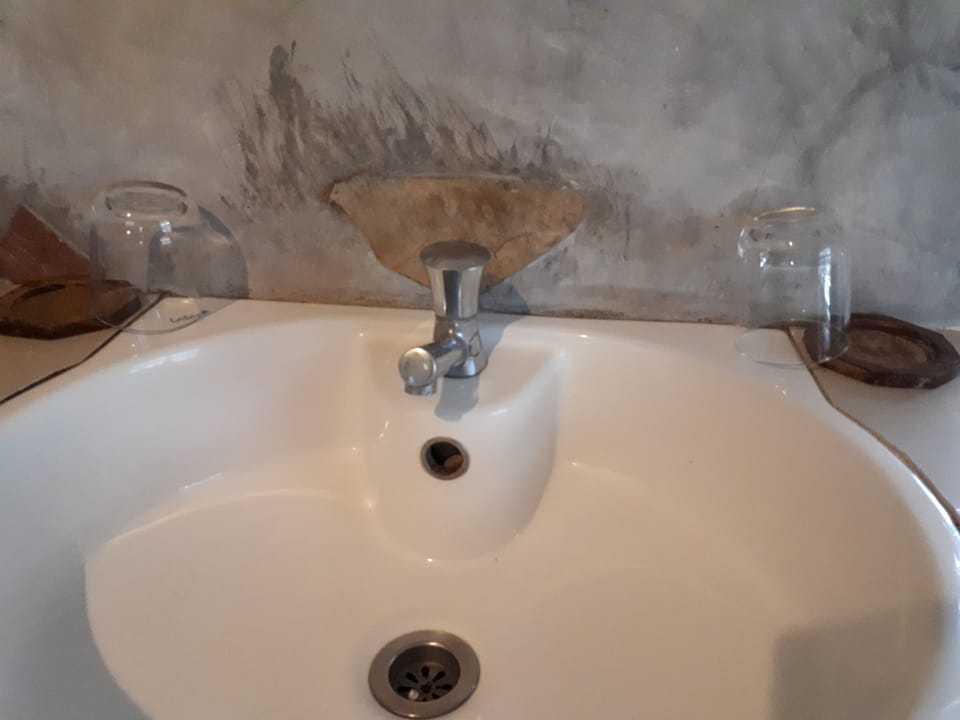 Bathroom sink