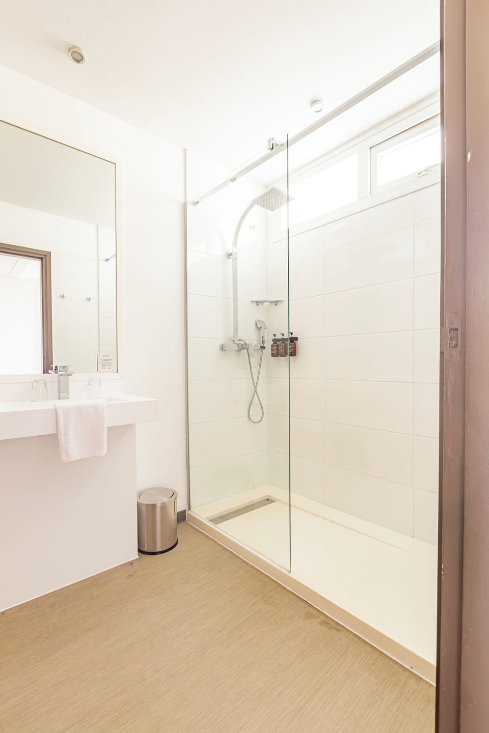 Standard Double or Twin Room | Bathroom | Shower, rainfall showerhead, free toiletries, hair dryer (on request)