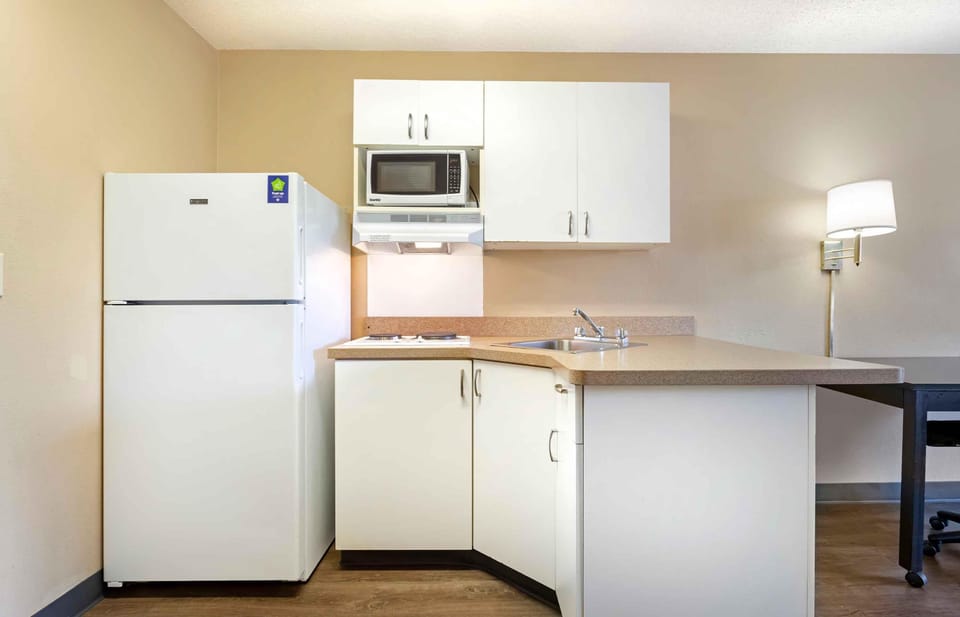 Studio, 2 Double Beds, Non Smoking | Private kitchen | Full-size fridge, microwave, stovetop, toaster
