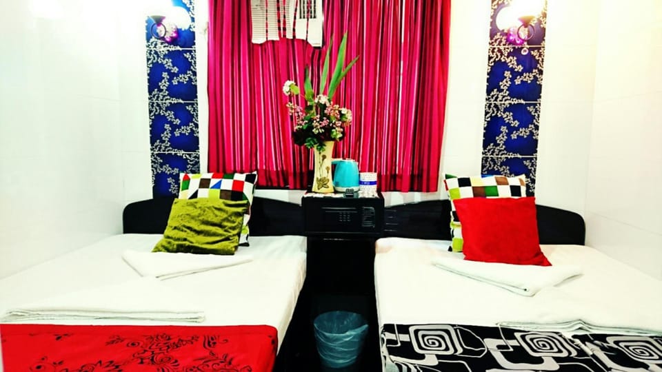 In-room safe, free WiFi, bed sheets