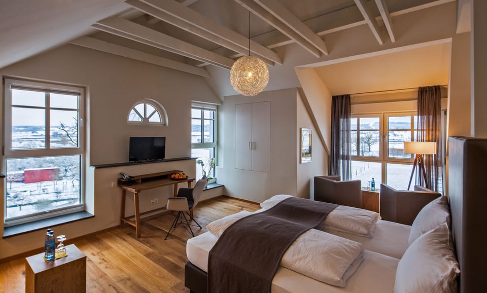 In-room safe, soundproofing, free WiFi, bed sheets