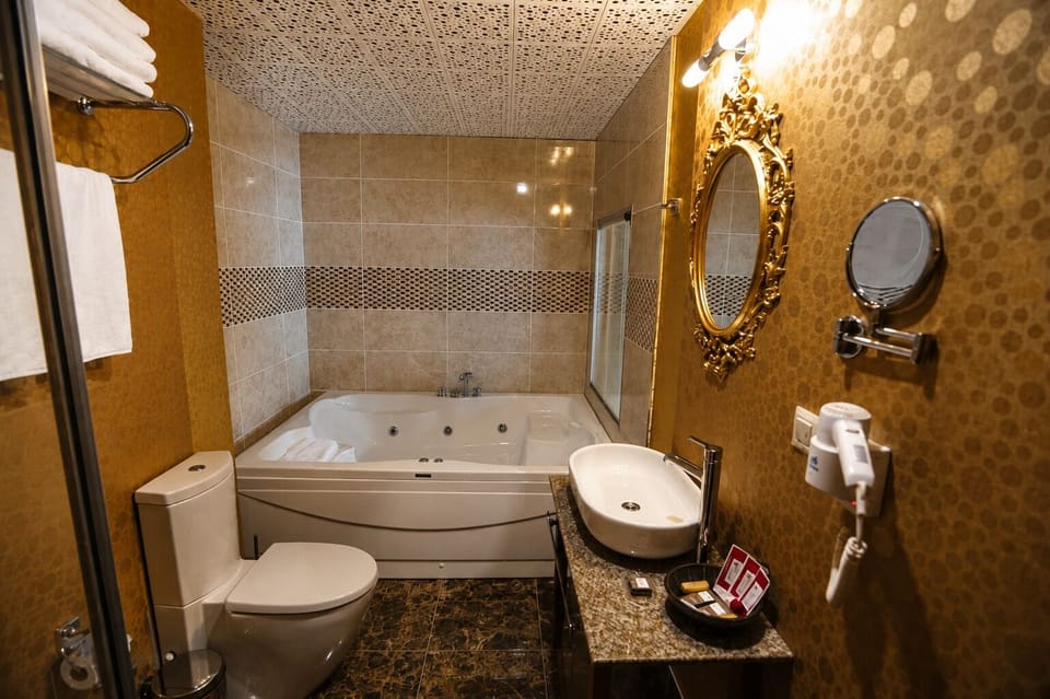 Deluxe Double Room, Spa Bath | Bathroom | Shower, free toiletries, hair dryer, slippers