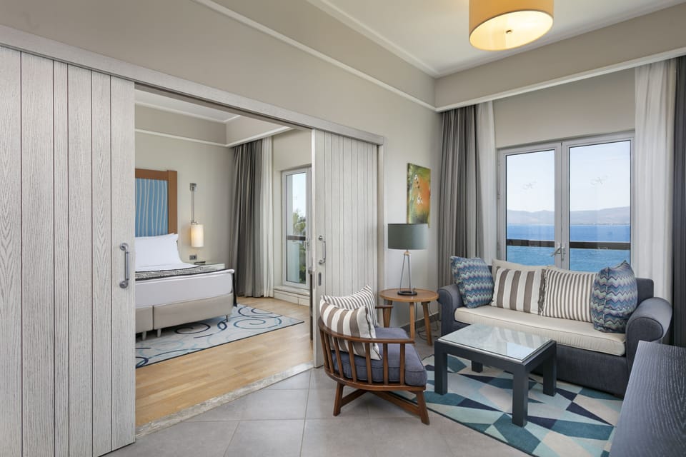 Deluxe Suite | Premium bedding, minibar, in-room safe, desk