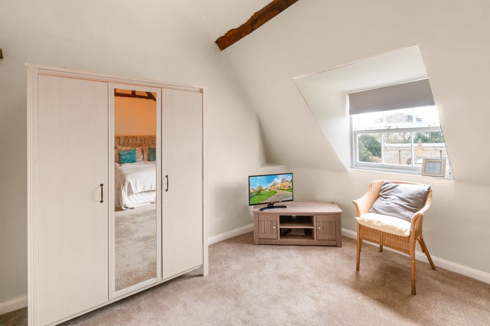 Superior Suite, Private Bathroom, Courtyard View (Attic Family Room)