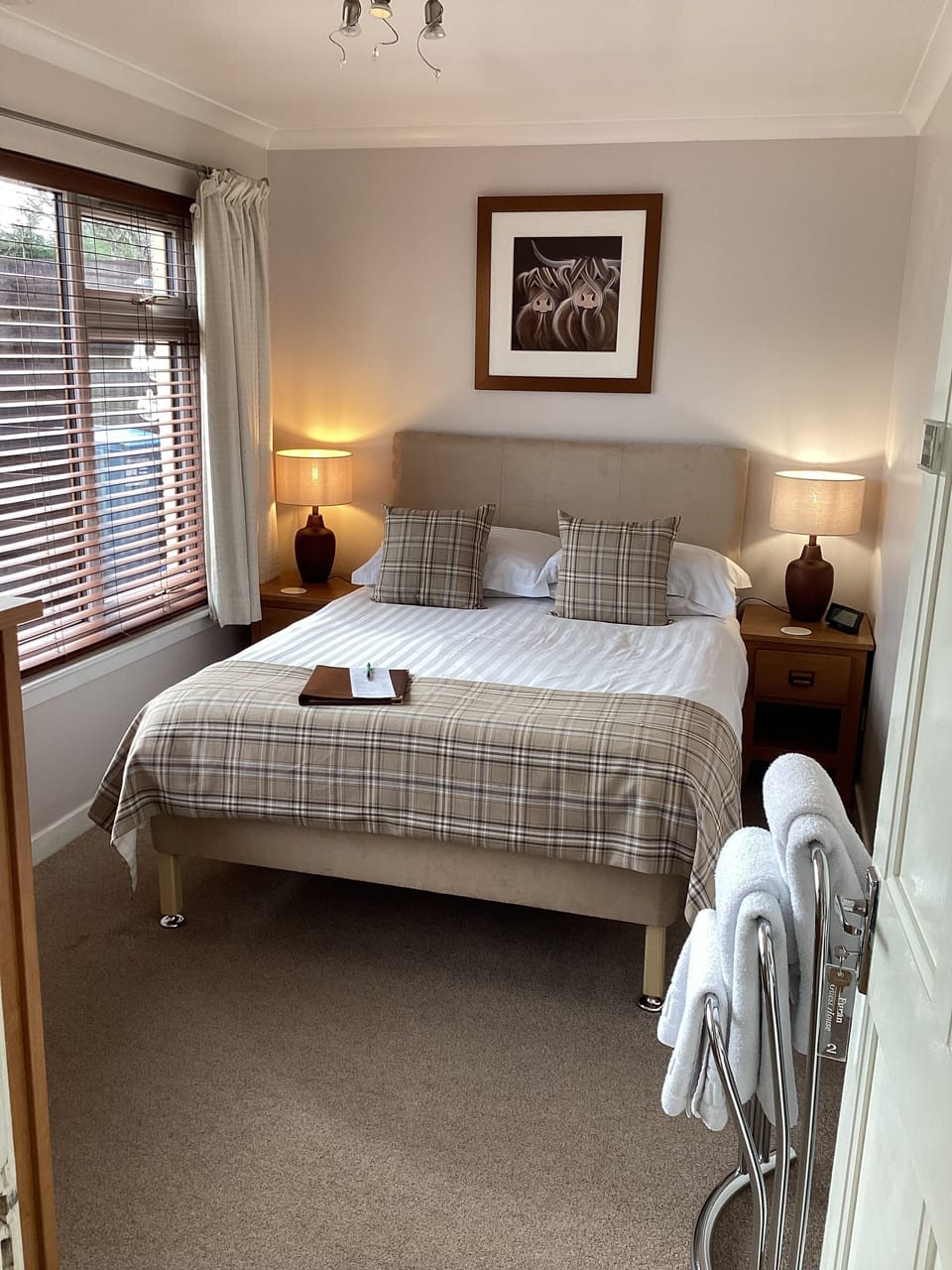 Family Suite, 3 Bedrooms, Shared Bathroom | Desk, free WiFi, bed sheets