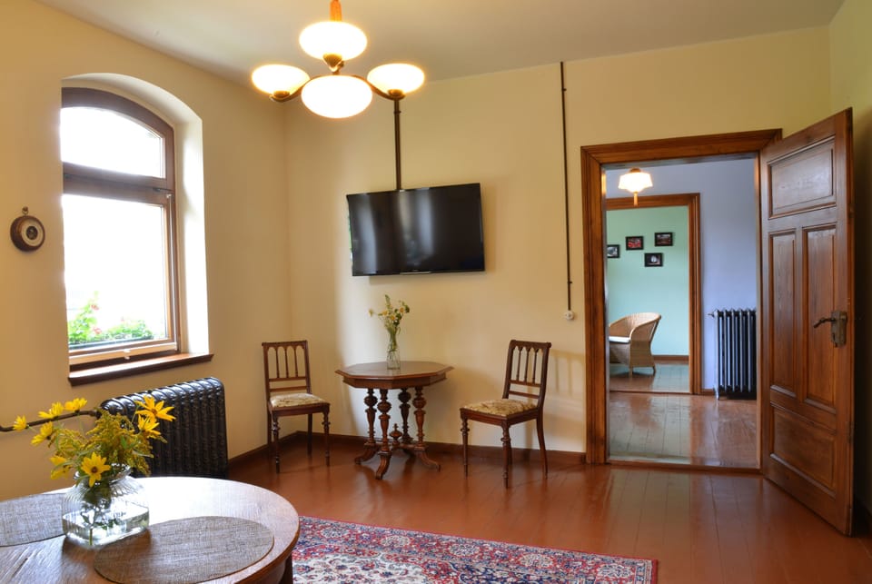 Apartment | 1 bedroom, in-room safe, desk, iron/ironing board