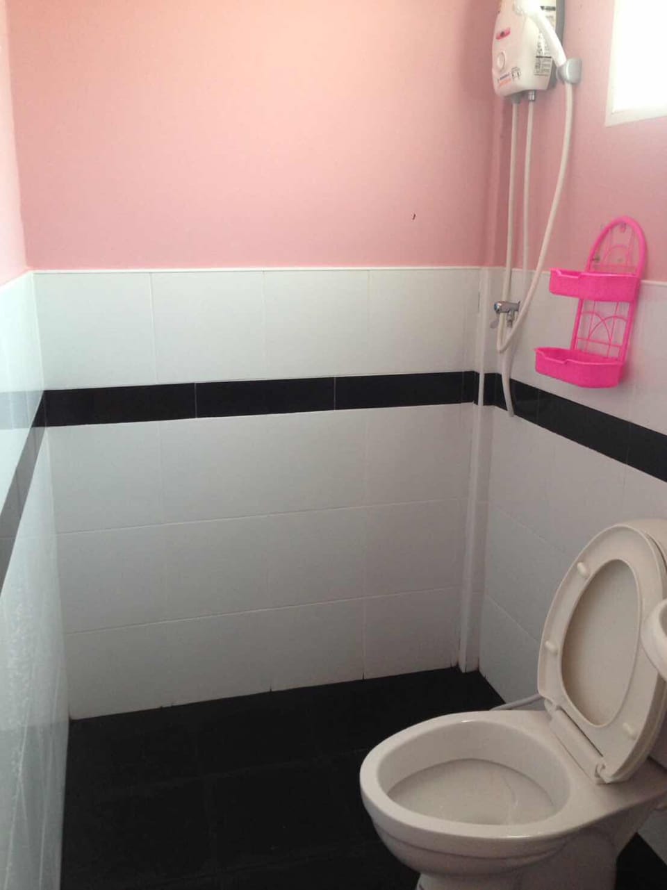 Standard Double Room | Bathroom | Shower, free toiletries, hair dryer, towels