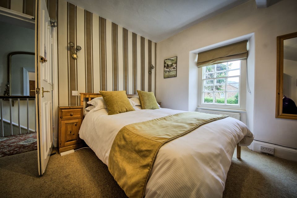 Deluxe Double Room, 1 Queen Bed, Non Smoking | WiFi (free), individually decorated, bed sheets