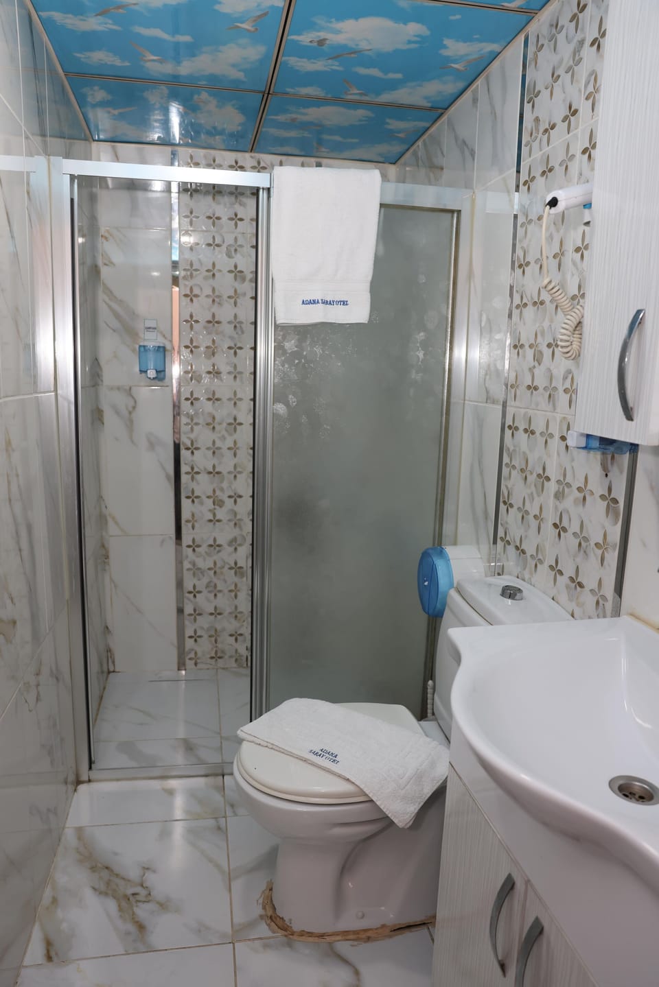 Standard Triple Room | Bathroom | Shower, free toiletries, hair dryer, slippers
