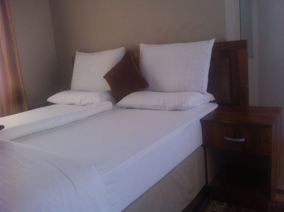 Desk, rollaway beds