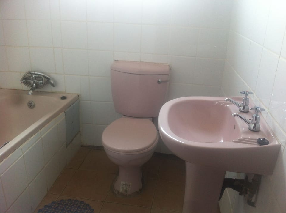 Executive Room | Bathroom | Free toiletries, towels