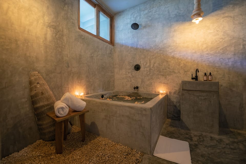 Couples treatment rooms, body treatments, hot stone massages
