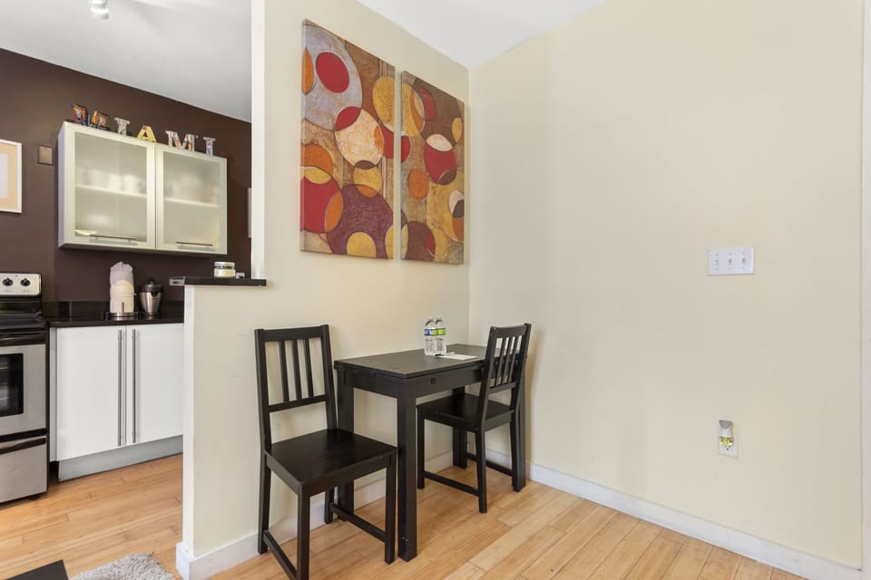Apartment, Kitchen | Living area | 38-inch flat-screen TV with cable channels, TV