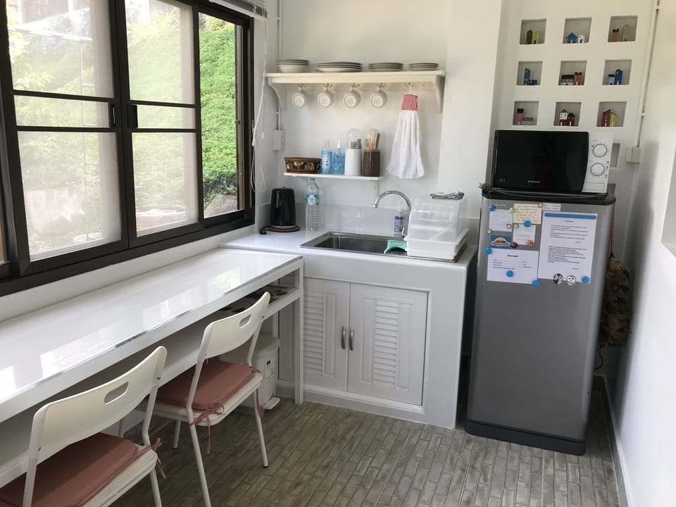 Comfort Studio | Private kitchen | Mini-fridge, electric kettle