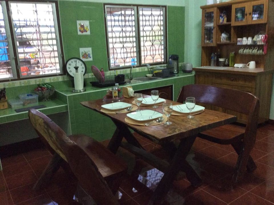 Standard Double Room | In-room dining