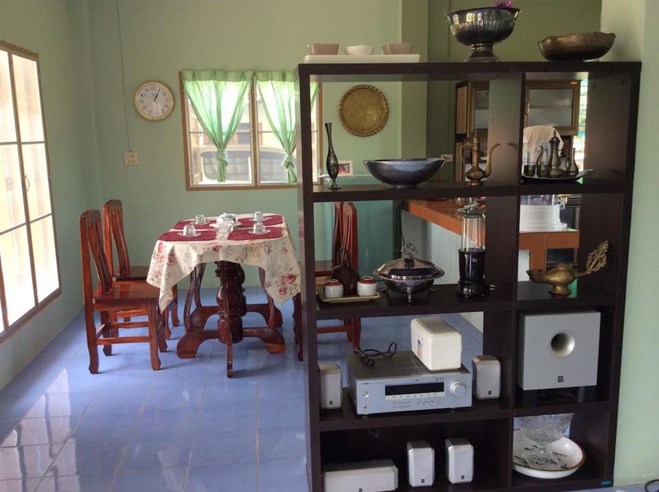 Standard Double Room | In-room dining