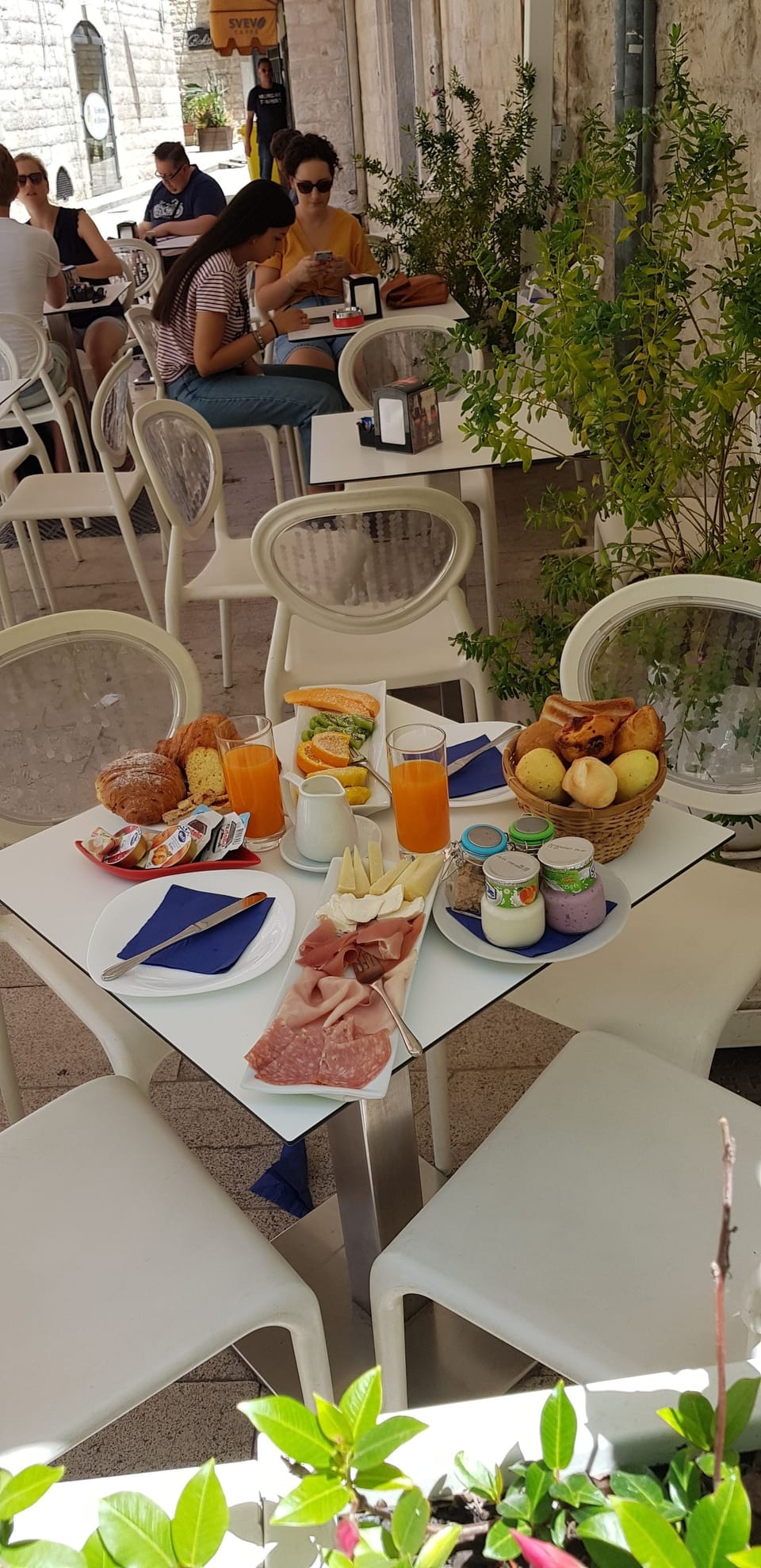 Free daily continental breakfast