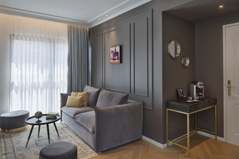 Deluxe Room, Balcony | Egyptian cotton sheets, premium bedding, minibar, in-room safe