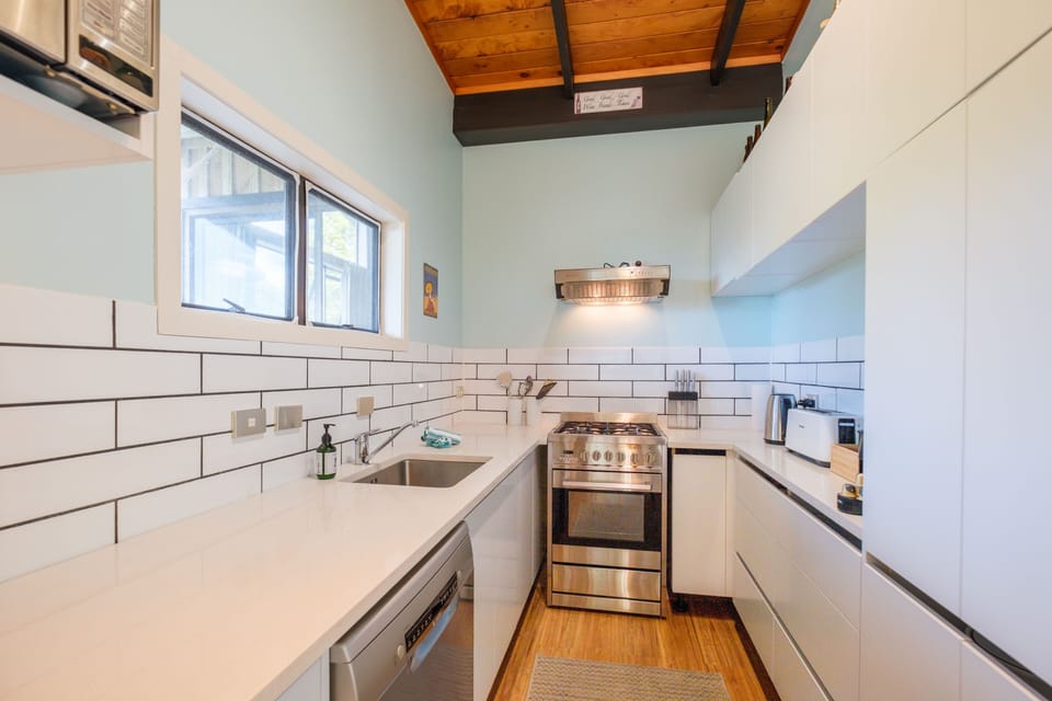 Drop Anchor | Private kitchen | Full-size fridge, microwave, oven, stovetop