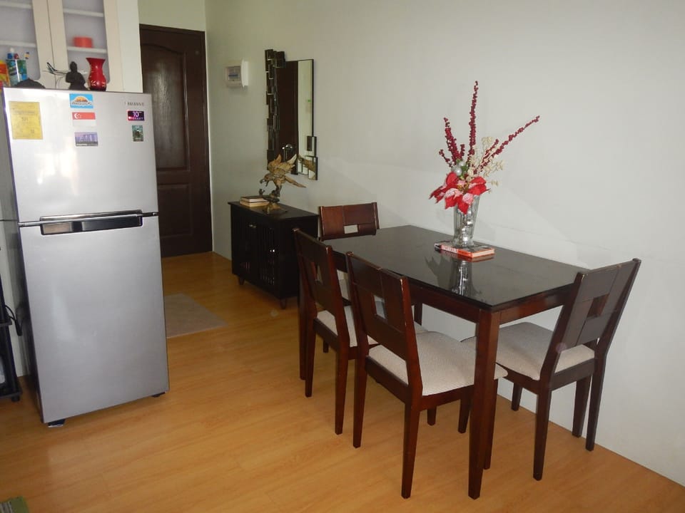 1 Bedroom Condo, Unit 4/416 | In-room dining