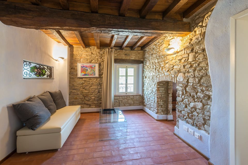 Deluxe Triple Room | Living area | Flat-screen TV