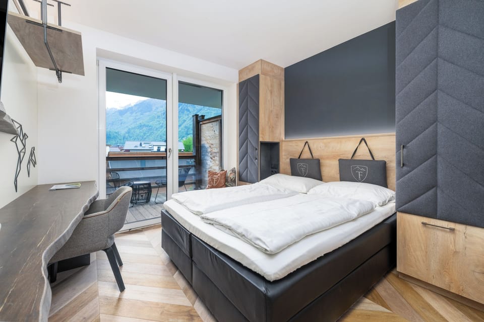 Premium bedding, in-room safe, desk, soundproofing