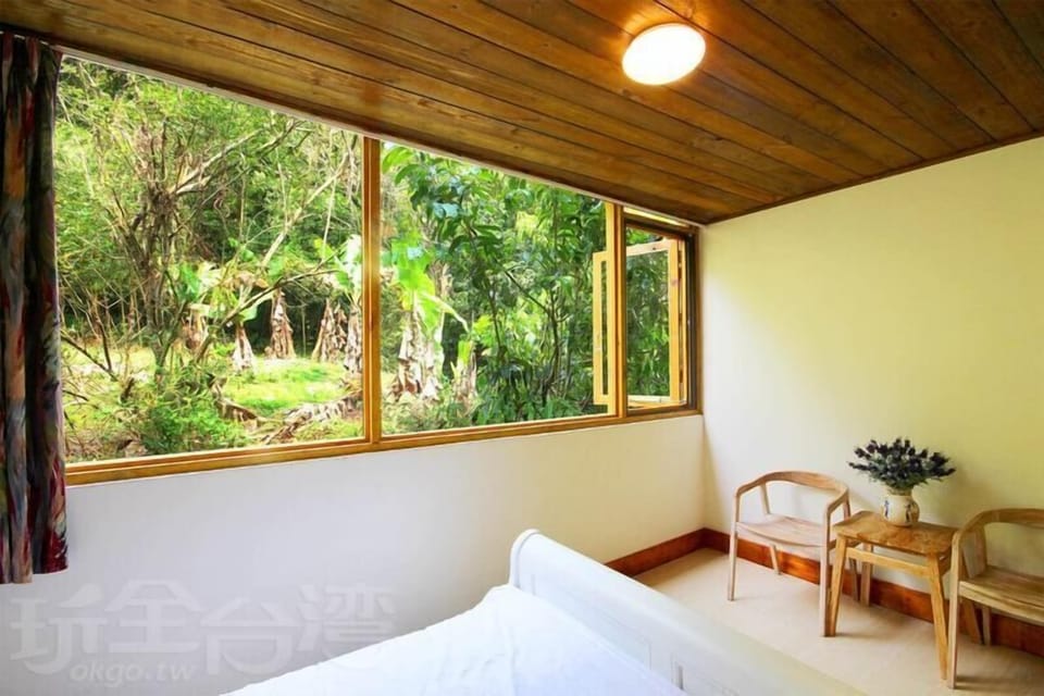 Signature Room, 2 Bedrooms | Premium bedding, laptop workspace, soundproofing, free WiFi