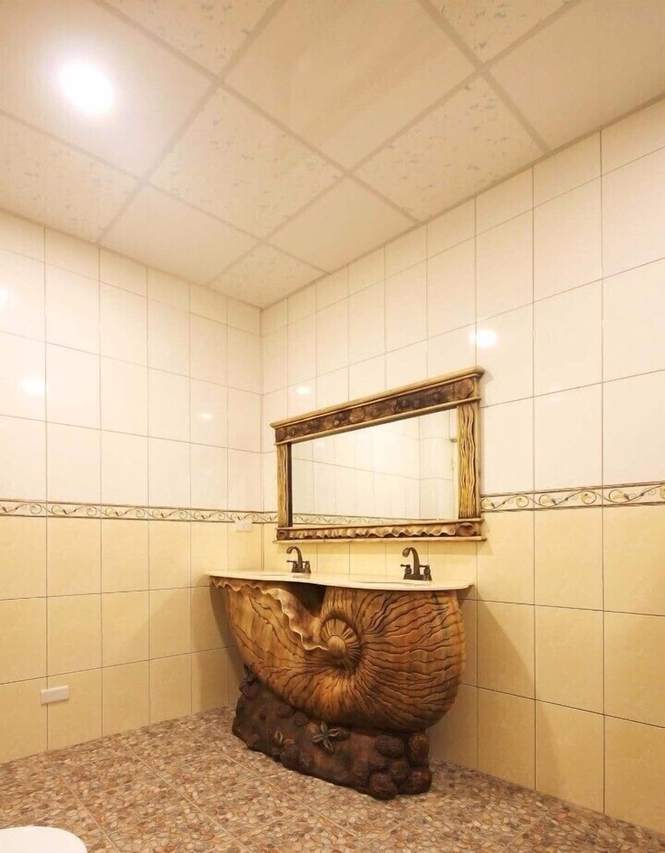 Standard Suite, Multiple Beds | Bathroom | Shower, free toiletries, hair dryer, slippers