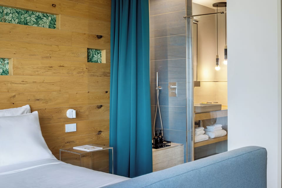 Minibar, in-room safe, soundproofing, free WiFi