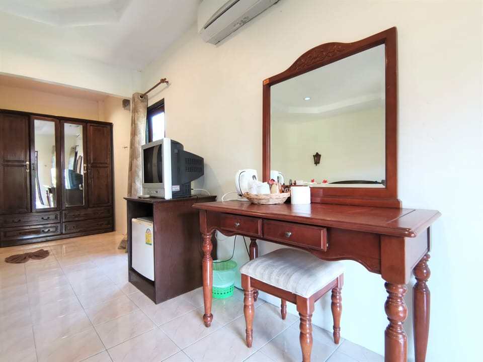Family Room, Non Smoking (With Connectioning Door) | In-room safe, desk, blackout drapes, WiFi (free)