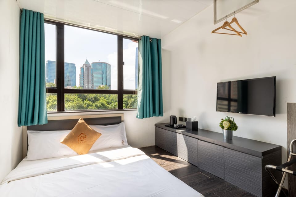 Deluxe Room, Park View | In-room safe, soundproofing, iron/ironing board, free WiFi