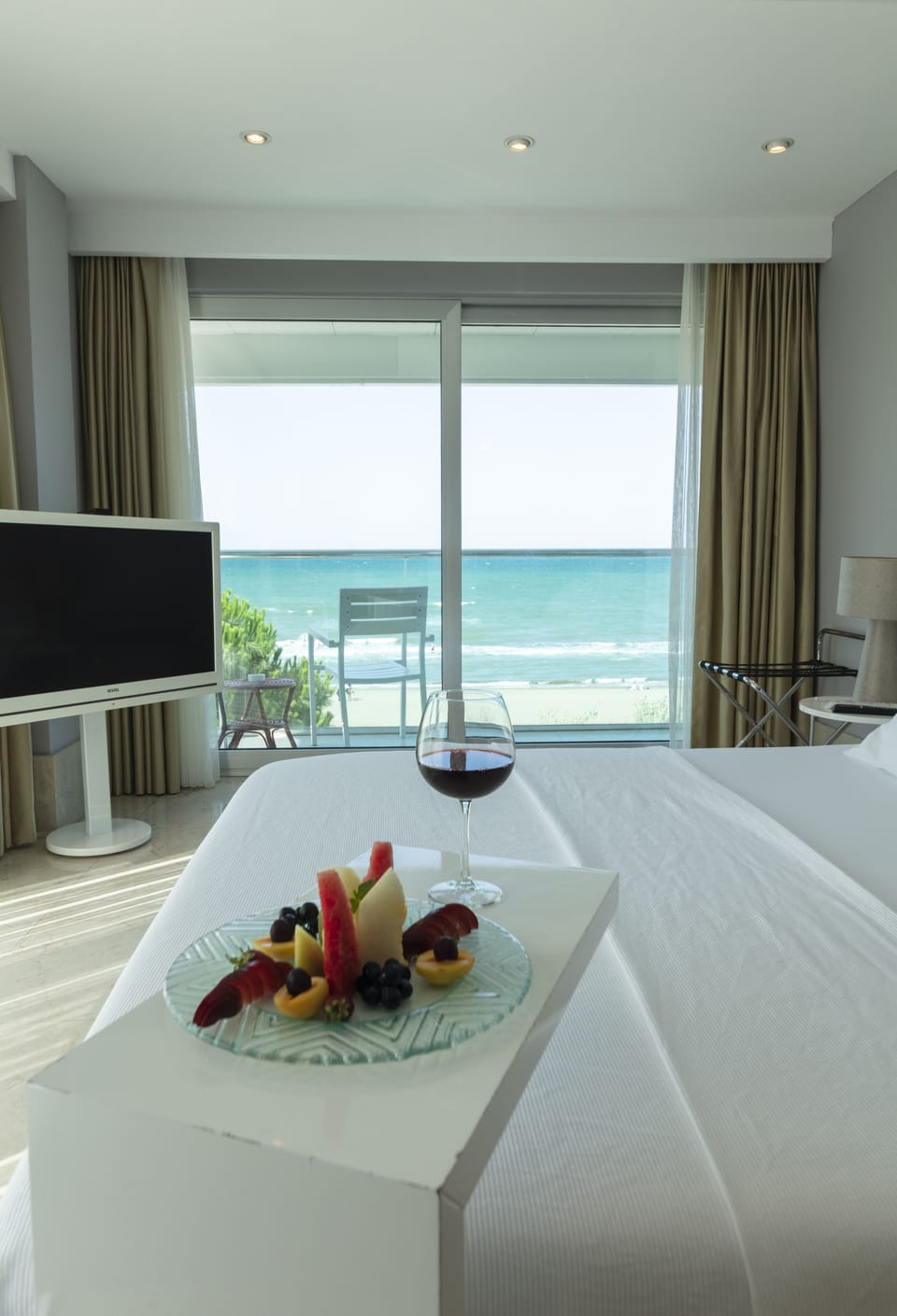 Deluxe Double Room, Sea View | Minibar, in-room safe, desk, WiFi (free)