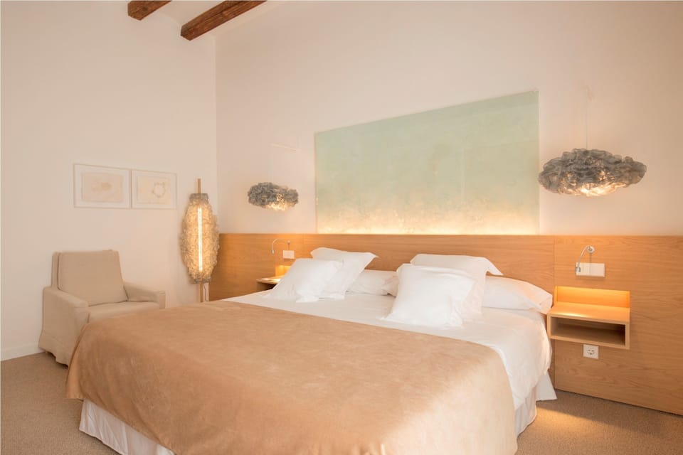 Superior Double Room | Hypo-allergenic bedding available, minibar, in-room safe, desk