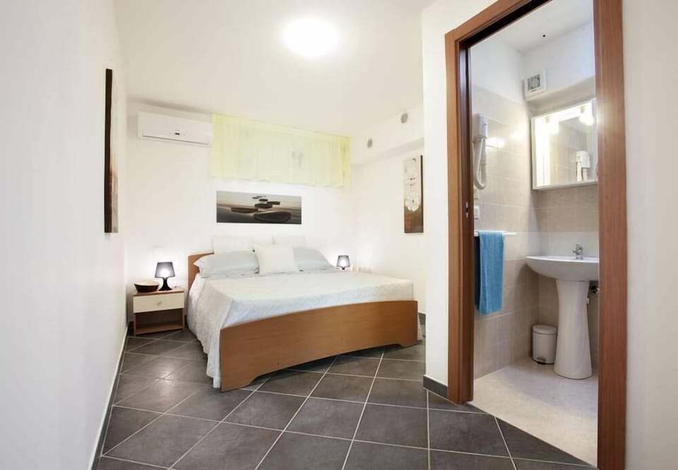 Quadruple Room | Minibar, in-room safe, iron/ironing board, free WiFi