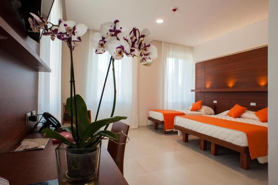 Minibar, free WiFi, bed sheets