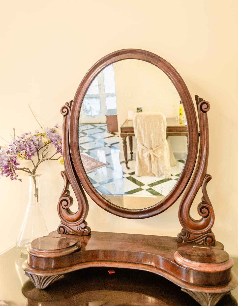 Minibar, in-room safe, desk, free WiFi