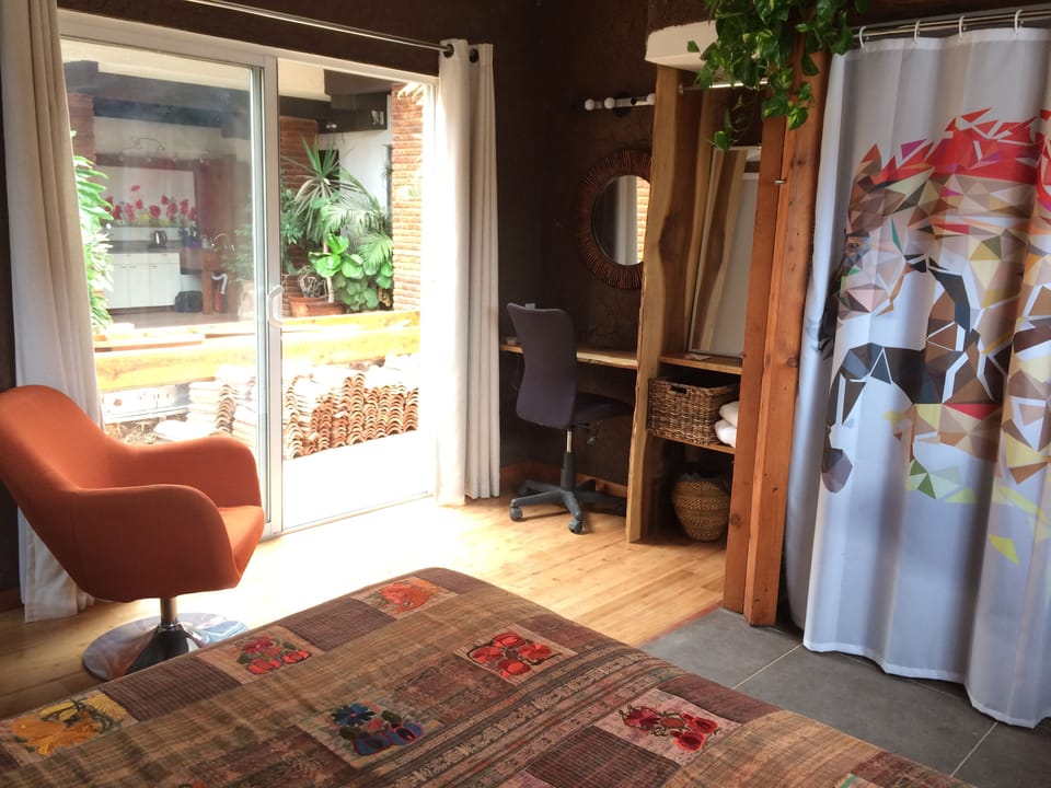 Comfort Single Room, 1 Queen Bed | Desk, iron/ironing board, free WiFi, bed sheets