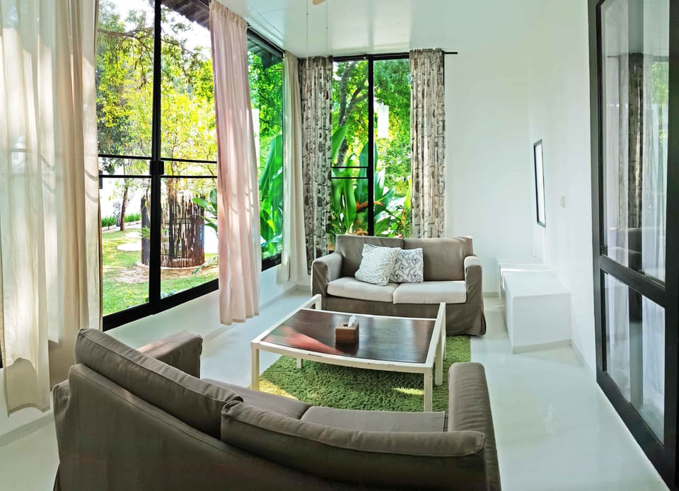 Family Room | Living area | Flat-screen TV, DVD player