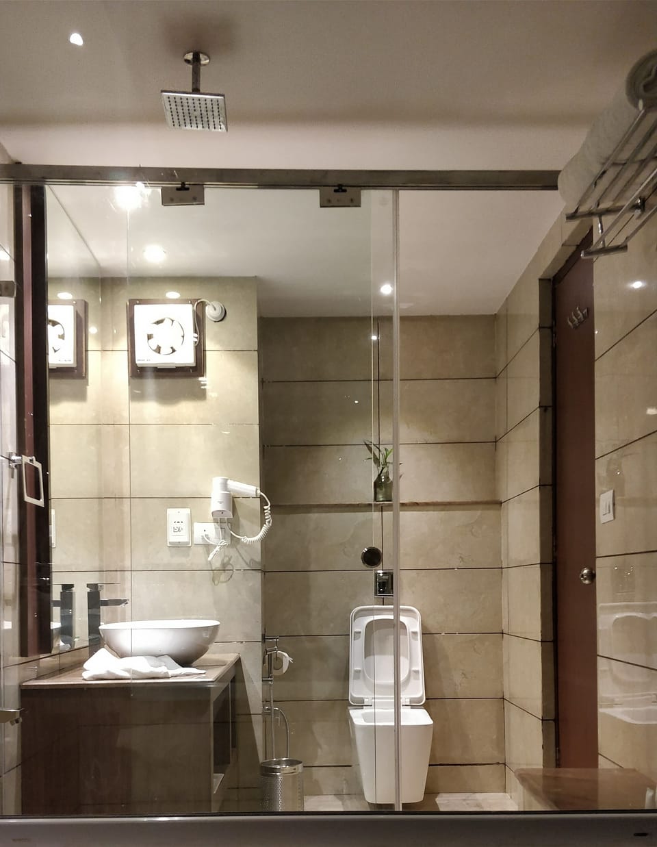 Shower, free toiletries, bathrobes, slippers
