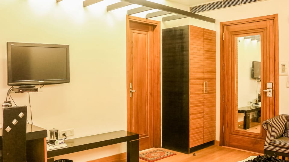 Deluxe Double or Twin Room, City View | Minibar, in-room safe, soundproofing, iron/ironing board