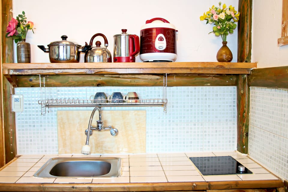 Room (12 PY) | Private kitchenette | Full-size fridge