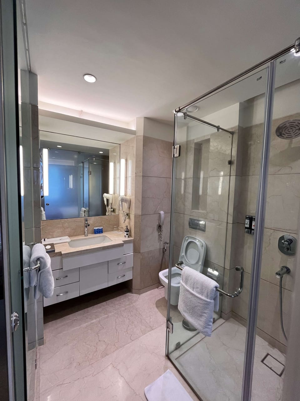 Free toiletries, bathrobes, towels