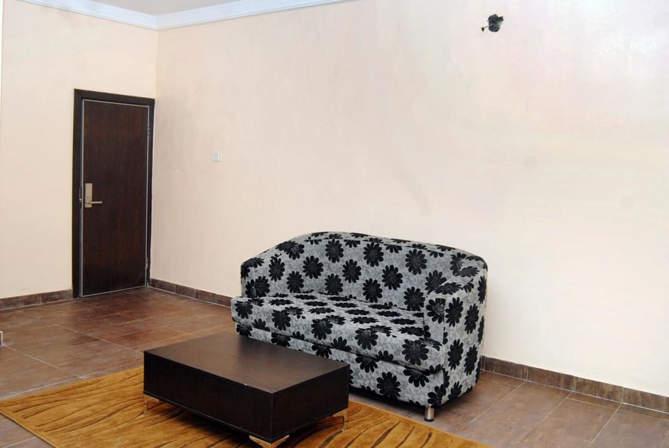 Deluxe Room | Living area | TV